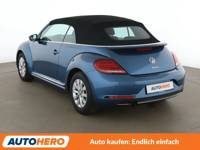 Volkswagen Beetle view 4