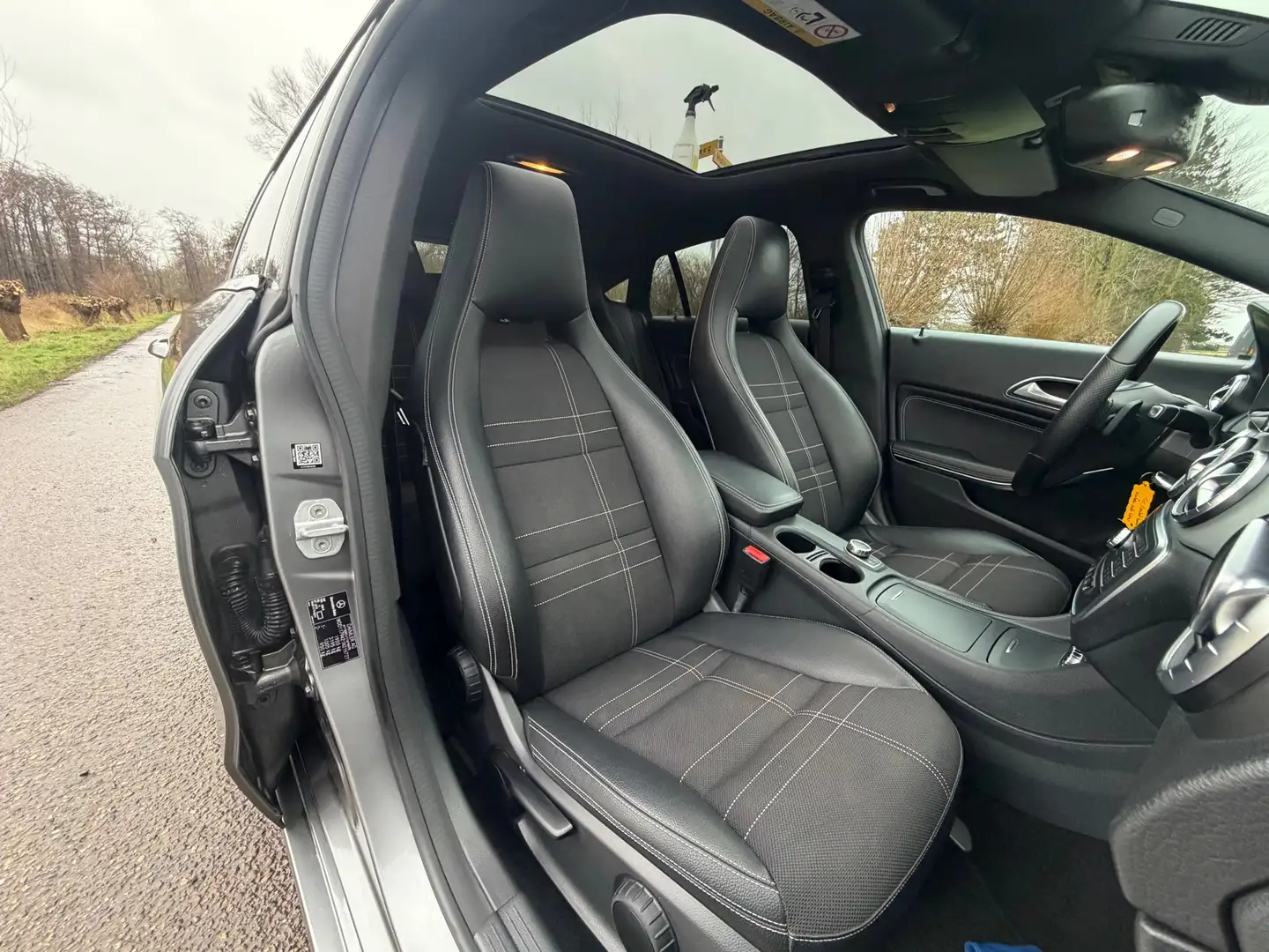 Mercedes-Benz CLA 180 Shooting Brake Ambition Automaat / Leder-Stof / Na Gris - 2