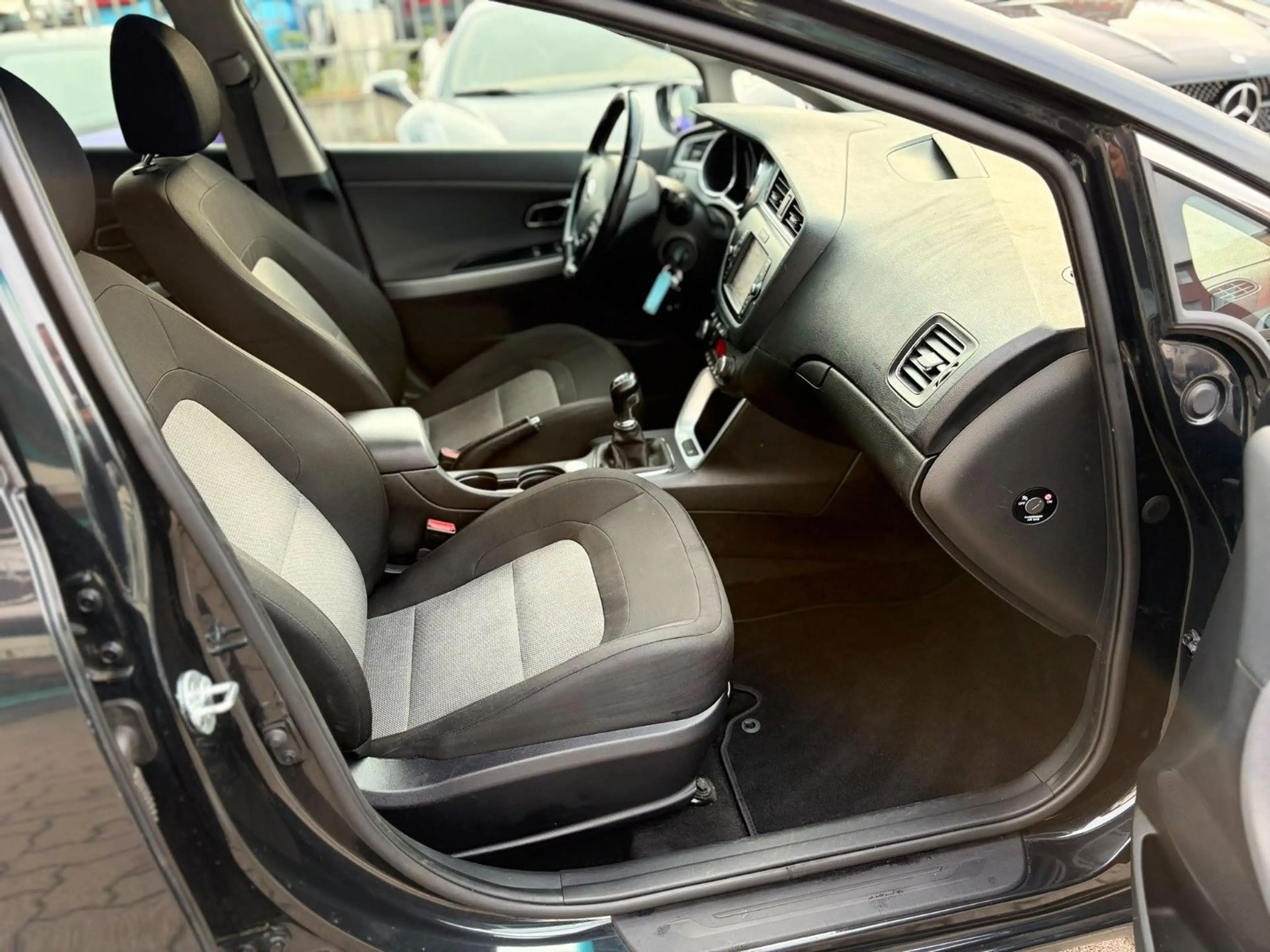Kia Ceed / cee'd *KAMERA*NAVI*SHZG*TEMPOMAT*EURO6* — photo 9