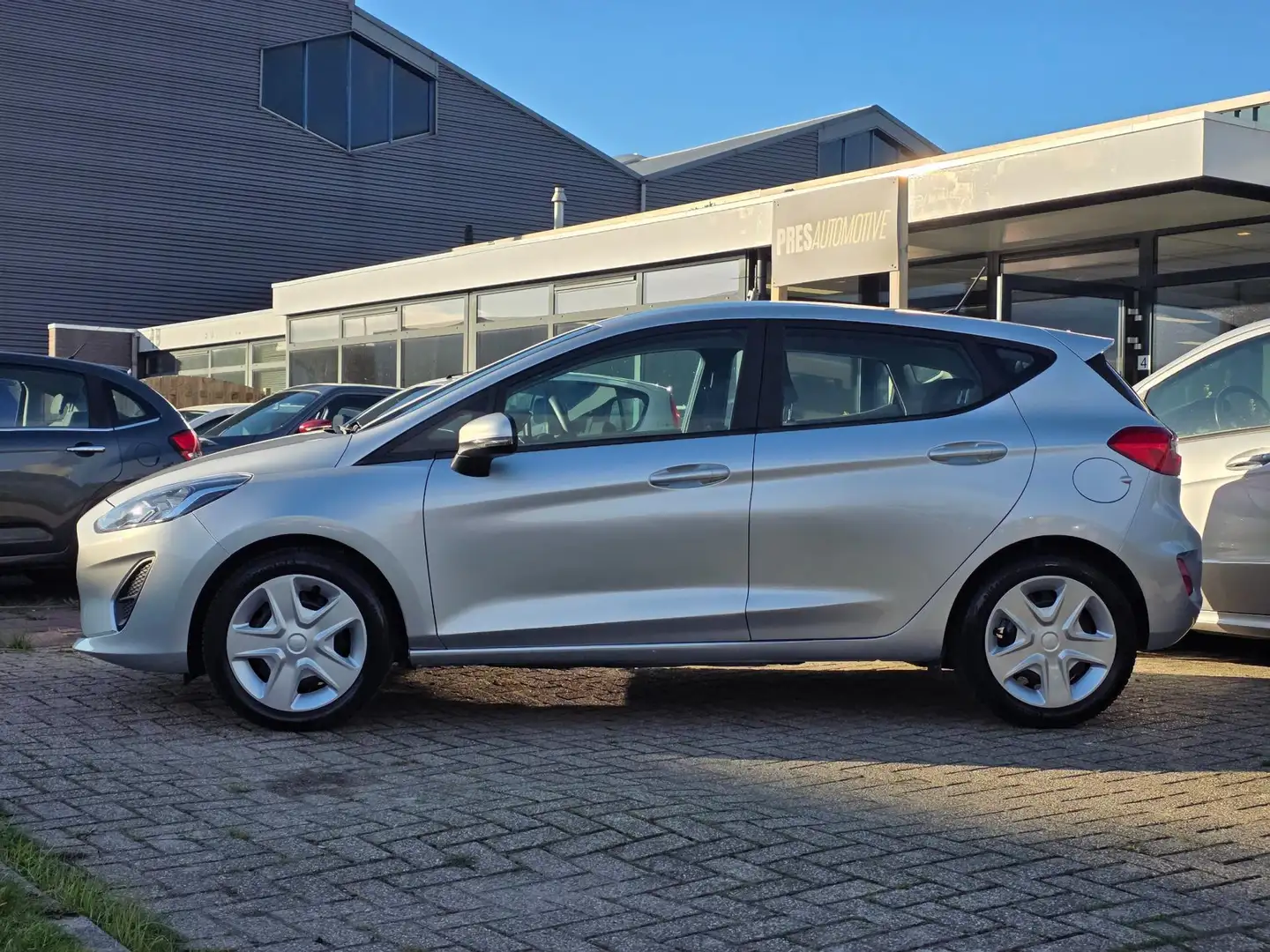 Ford Fiesta 1.1 Trend |AIRCO|CRUISE|NAVI|PDC|APPLE CARPLAY Grijs - 2