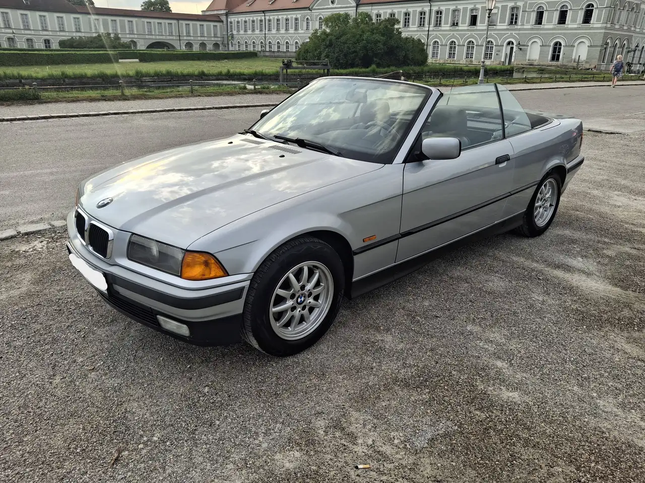 BMW 318i, foto 1