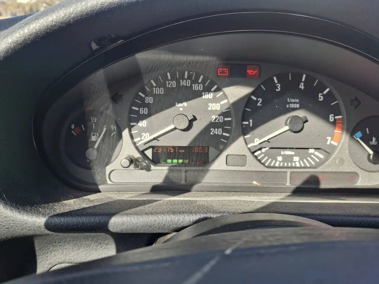 BMW 318i, foto 12