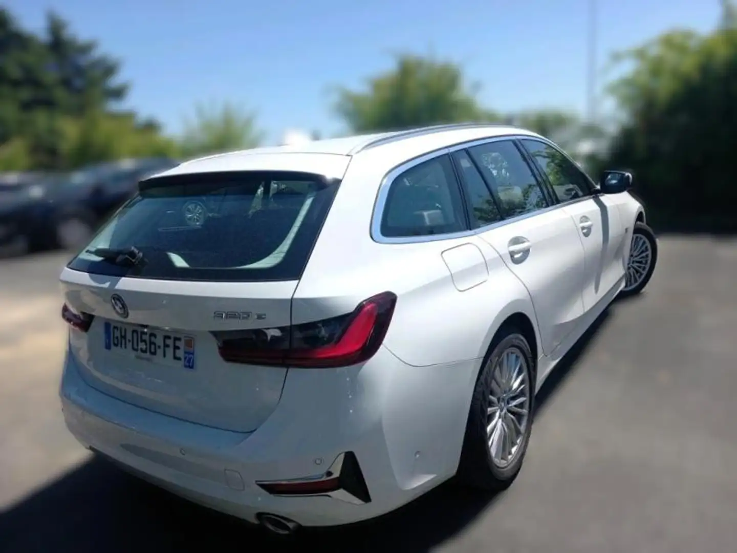 BMW 320 320eA 204ch Luxury Blanc - 2