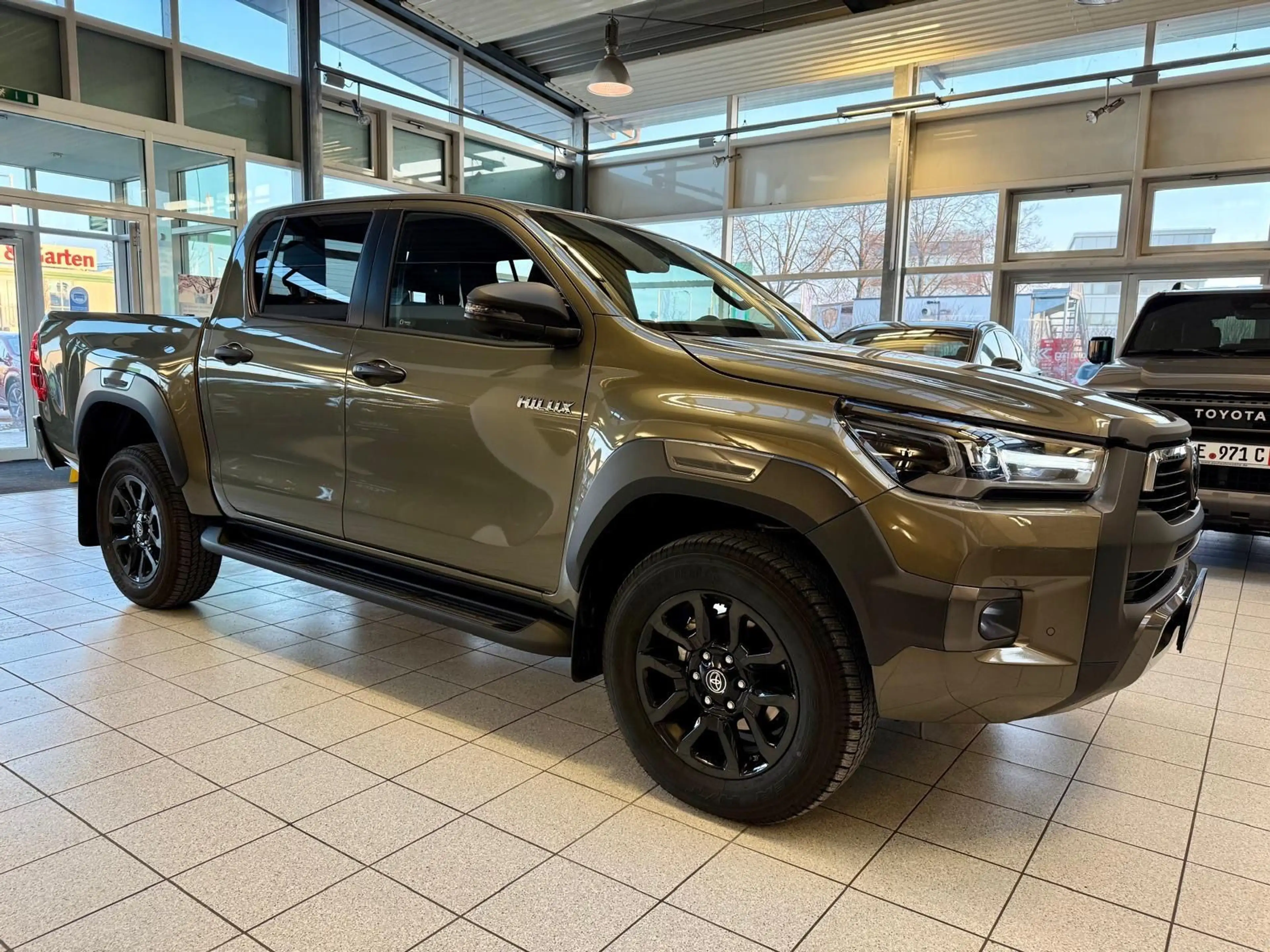 Toyota Hilux DOUBLE CAB INVINCIBLE-MILD HYB.-360 CAM.-JBL-`26 — photo 4