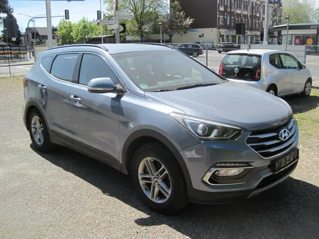 Hyundai SANTA FE 2.4 L Style 4WD 1HAND KAMARA HINTEN AHK