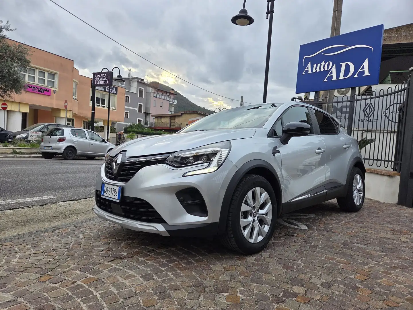 Renault Captur Captur II  1.5 blue dci Business 115cv edc Argento - 1