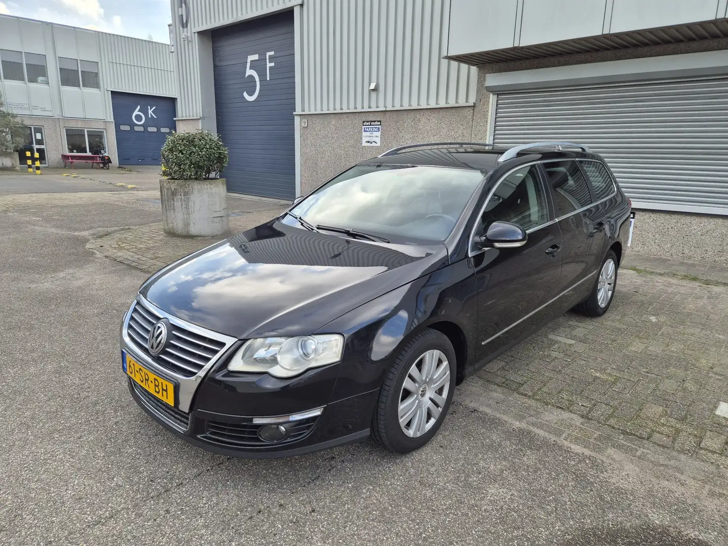 Volkswagen Passat 2.0 TDI Highline Zwart - 1