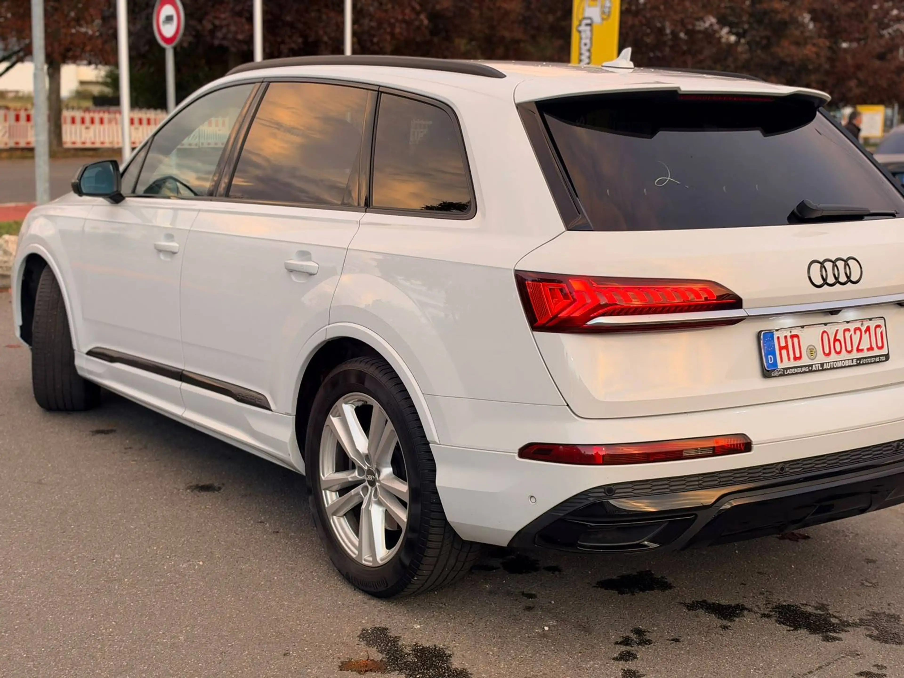 Audi Q7 50 TDI quattro 3 x S line — photo 3