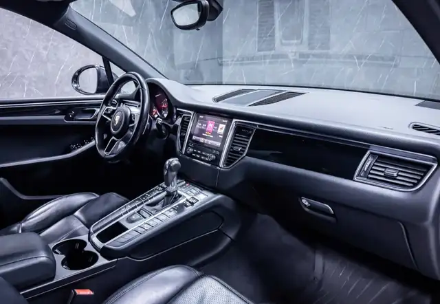 Porsche Macan view 13