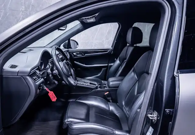 Porsche Macan view 9