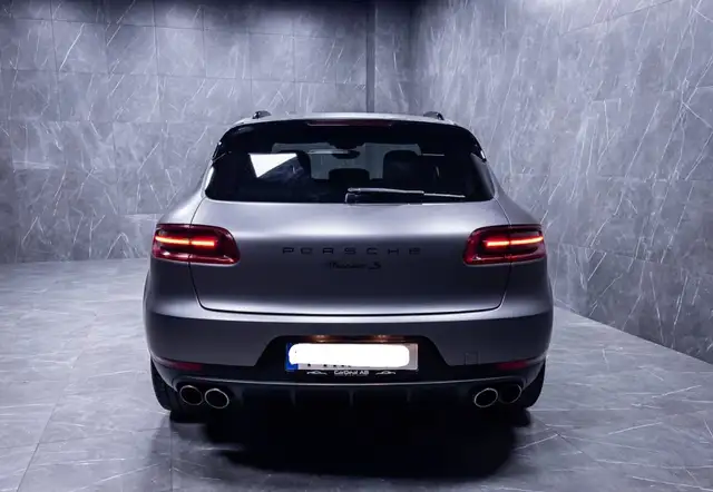 Porsche Macan view 4