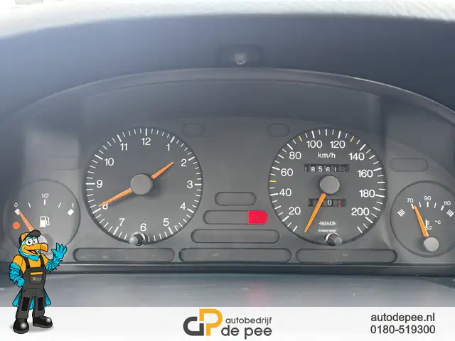 Peugeot 405 view 7
