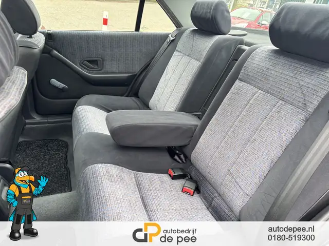 Peugeot 405 view 12