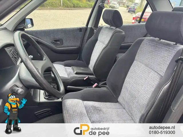 Peugeot 405 view 4