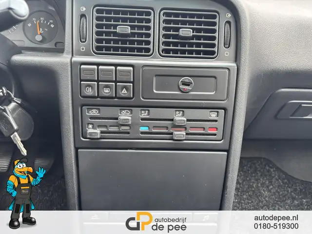 Peugeot 405 view 9