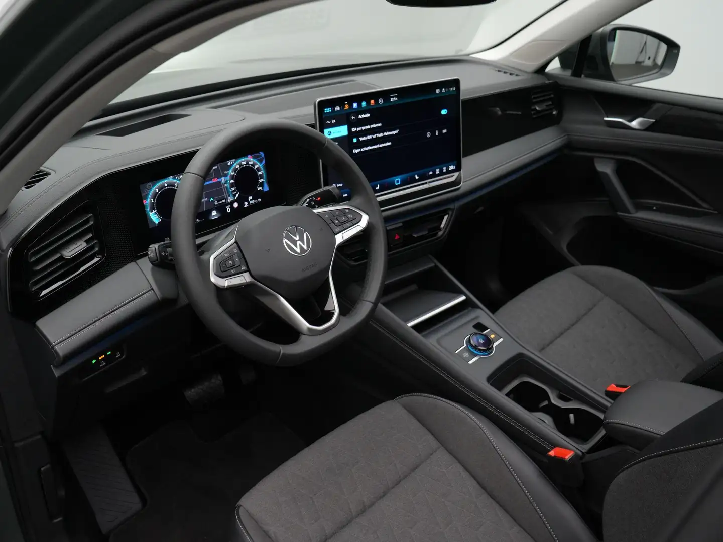 Volkswagen Tiguan 1.5 eTSI 131 pk DSG Life Edition | Panoramdak | Tr Groen - 2