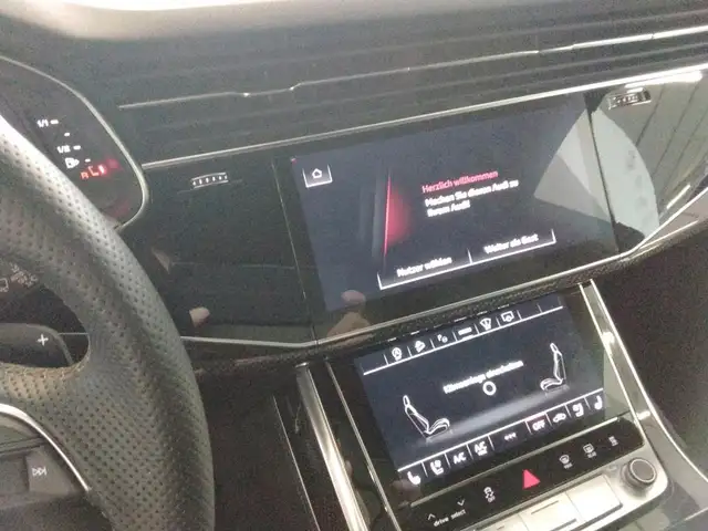 Audi SQ8 view 8