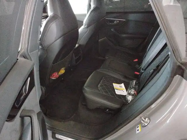 Audi SQ8 view 7