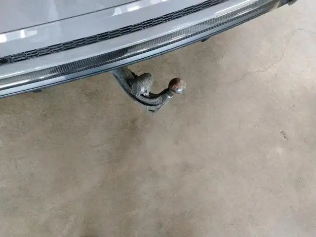 Audi SQ8 view 10