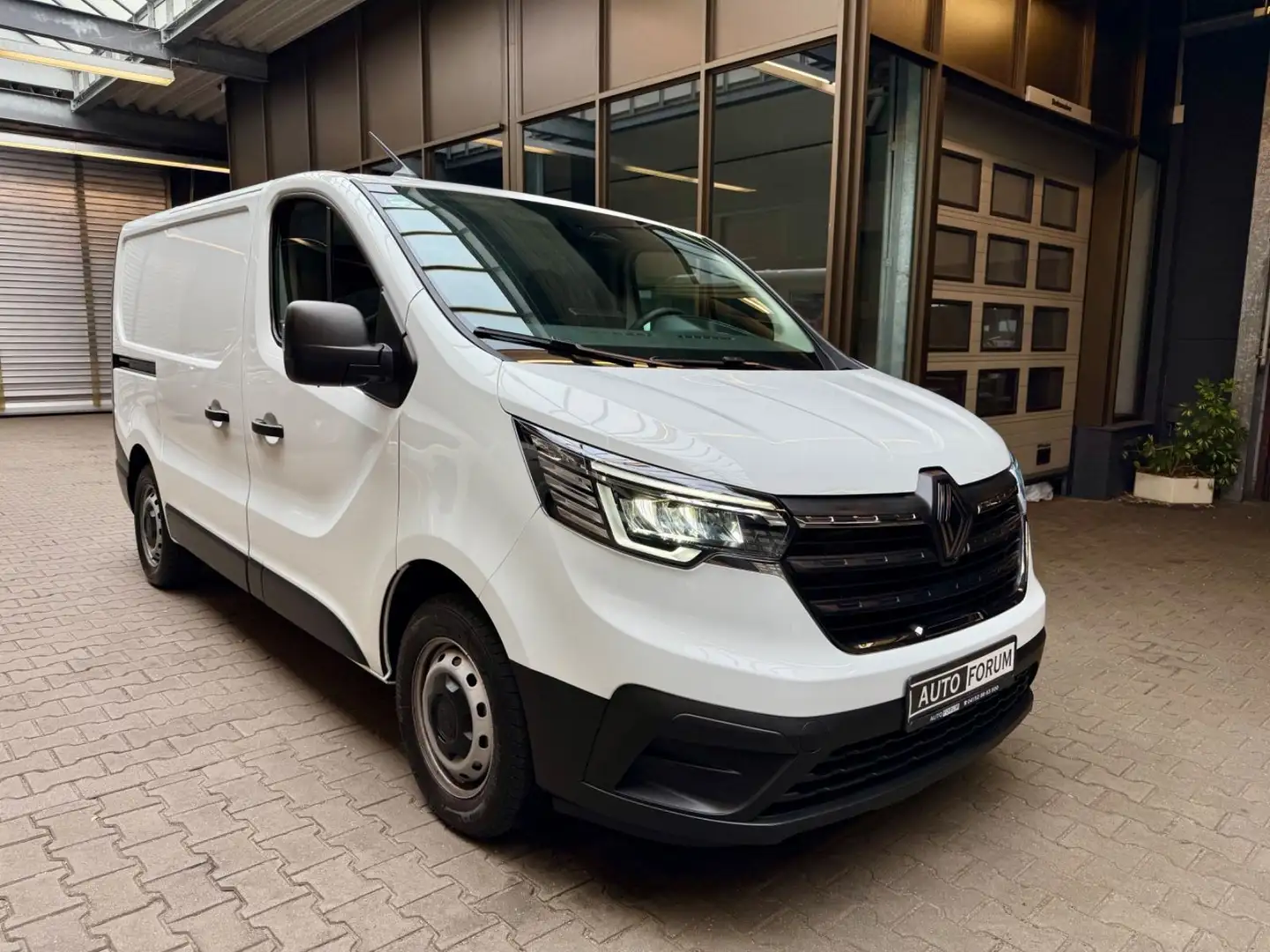 Renault Trafic 2.0 dCi L1H1 LED NAVI AHK PDC LED 3STZ Weiß - 2