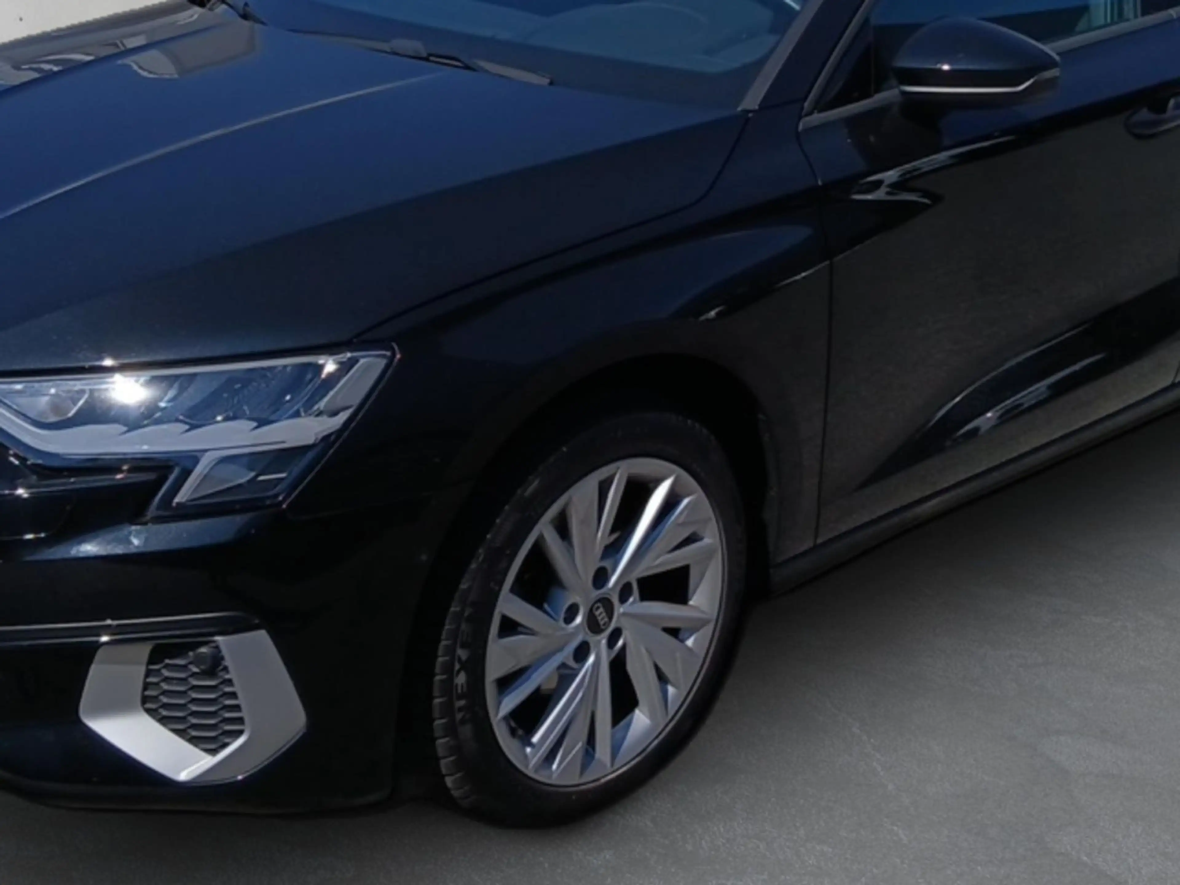 Audi A3 A3 Lim. 30 TFSI Adv. S tronic *ACC*R-CAM*NAV+* — photo 6