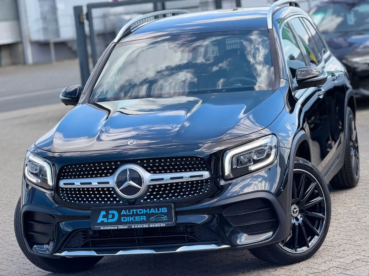 Mercedes-Benz GLB 200 d AMG Line Negru - 1