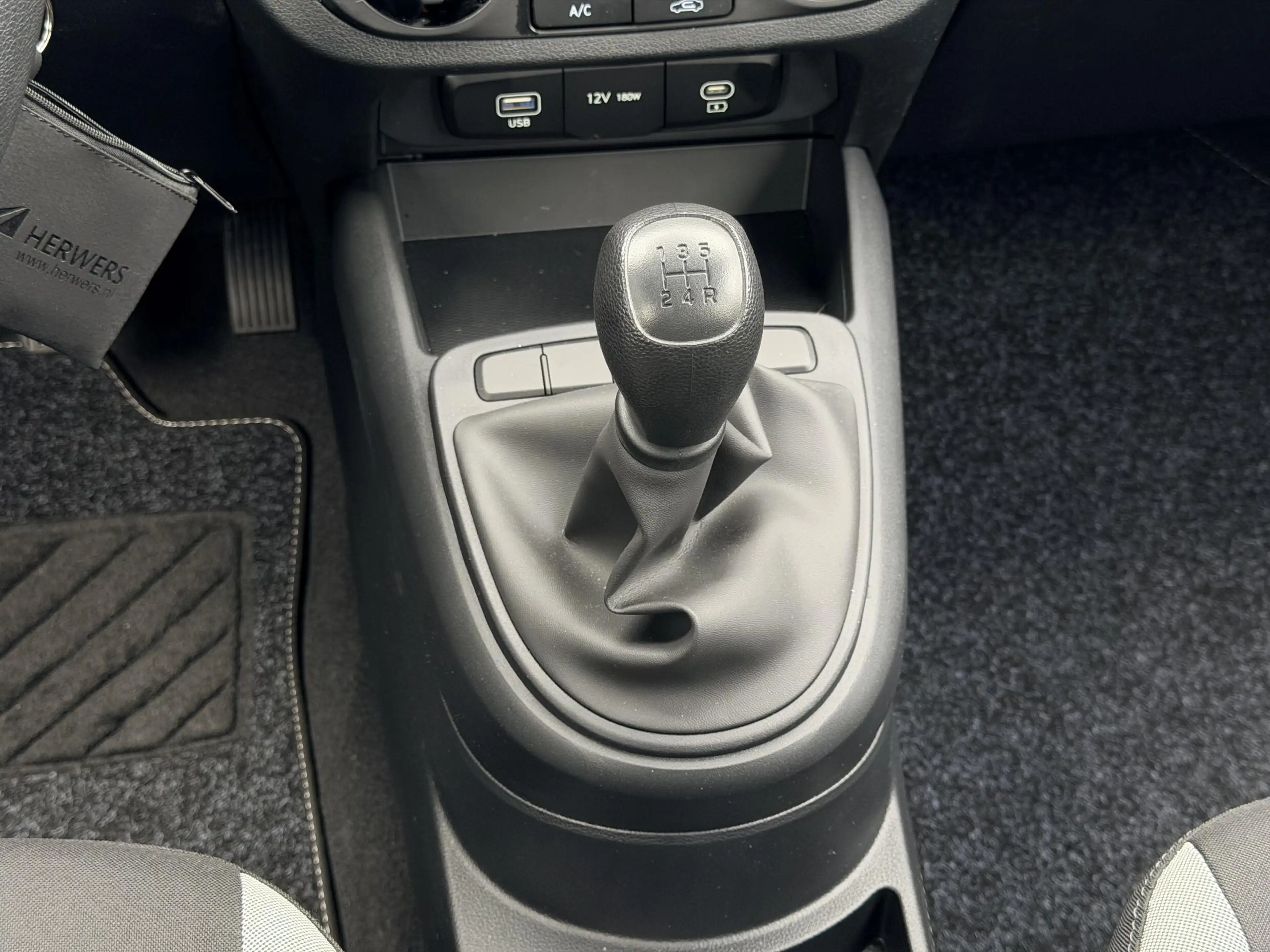 Hyundai i10 1.0 Comfort / Navigatie / Cruise Control / Apple C — photo 11