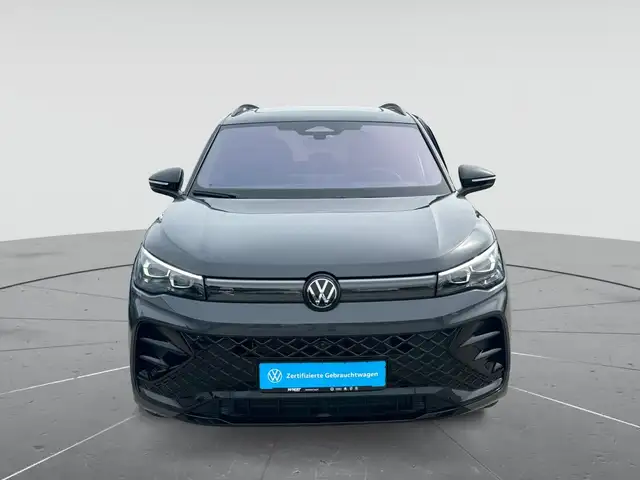 Volkswagen Tiguan view 2