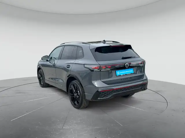 Volkswagen Tiguan view 3
