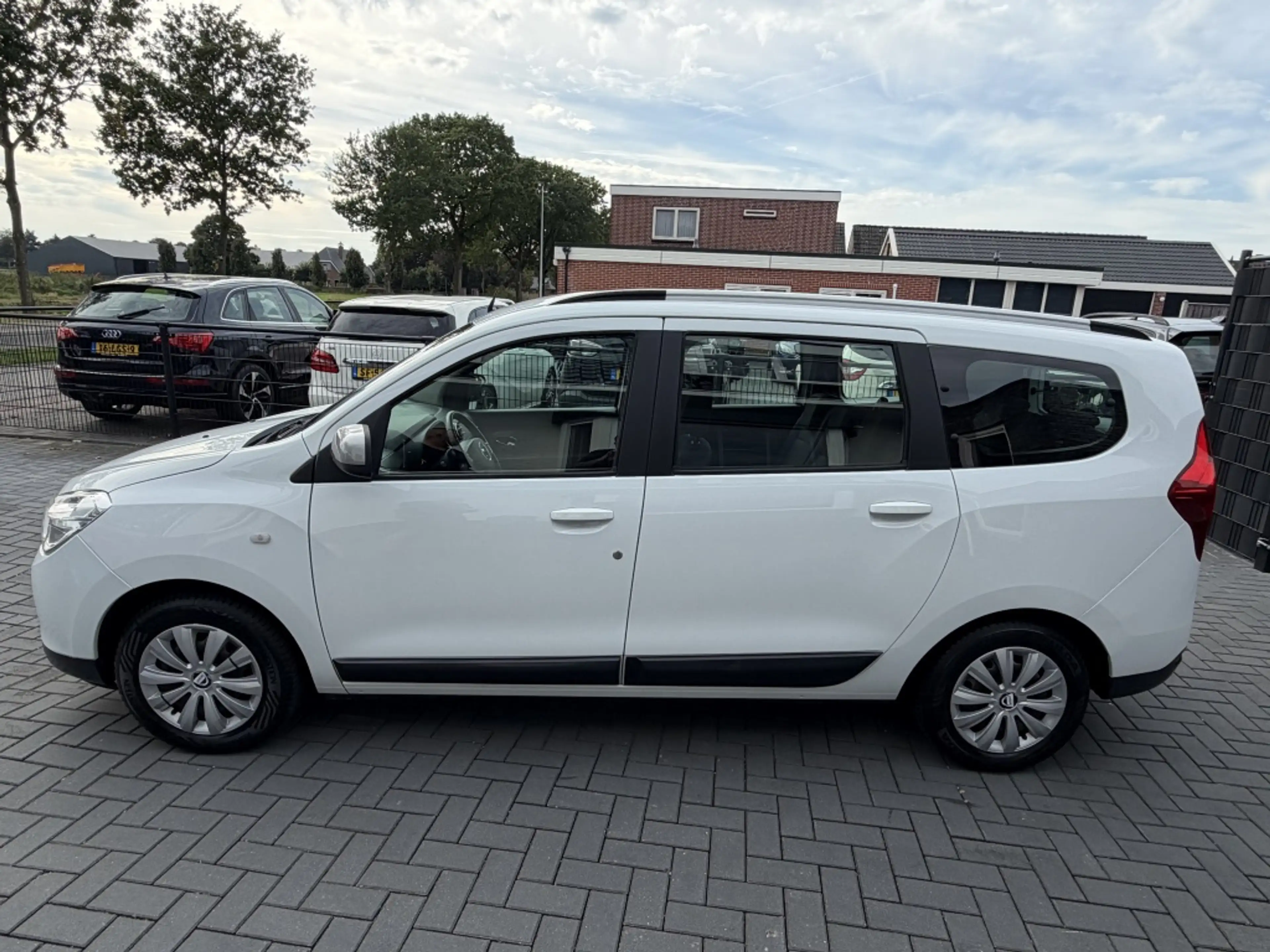 Dacia Lodgy 1.2 TCe Lauréate 7p. — photo 4