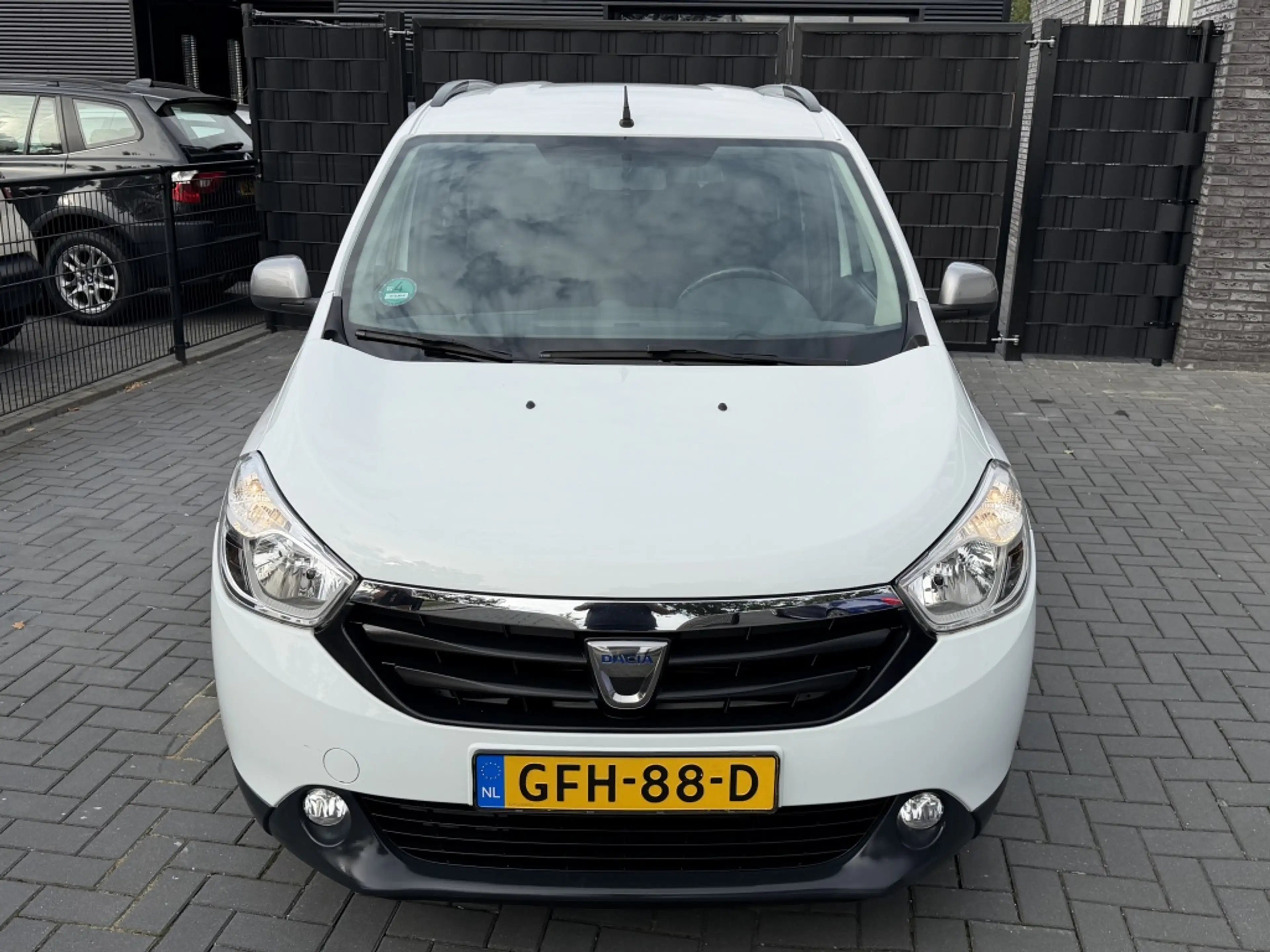 Dacia Lodgy 1.2 TCe Lauréate 7p. — photo 9