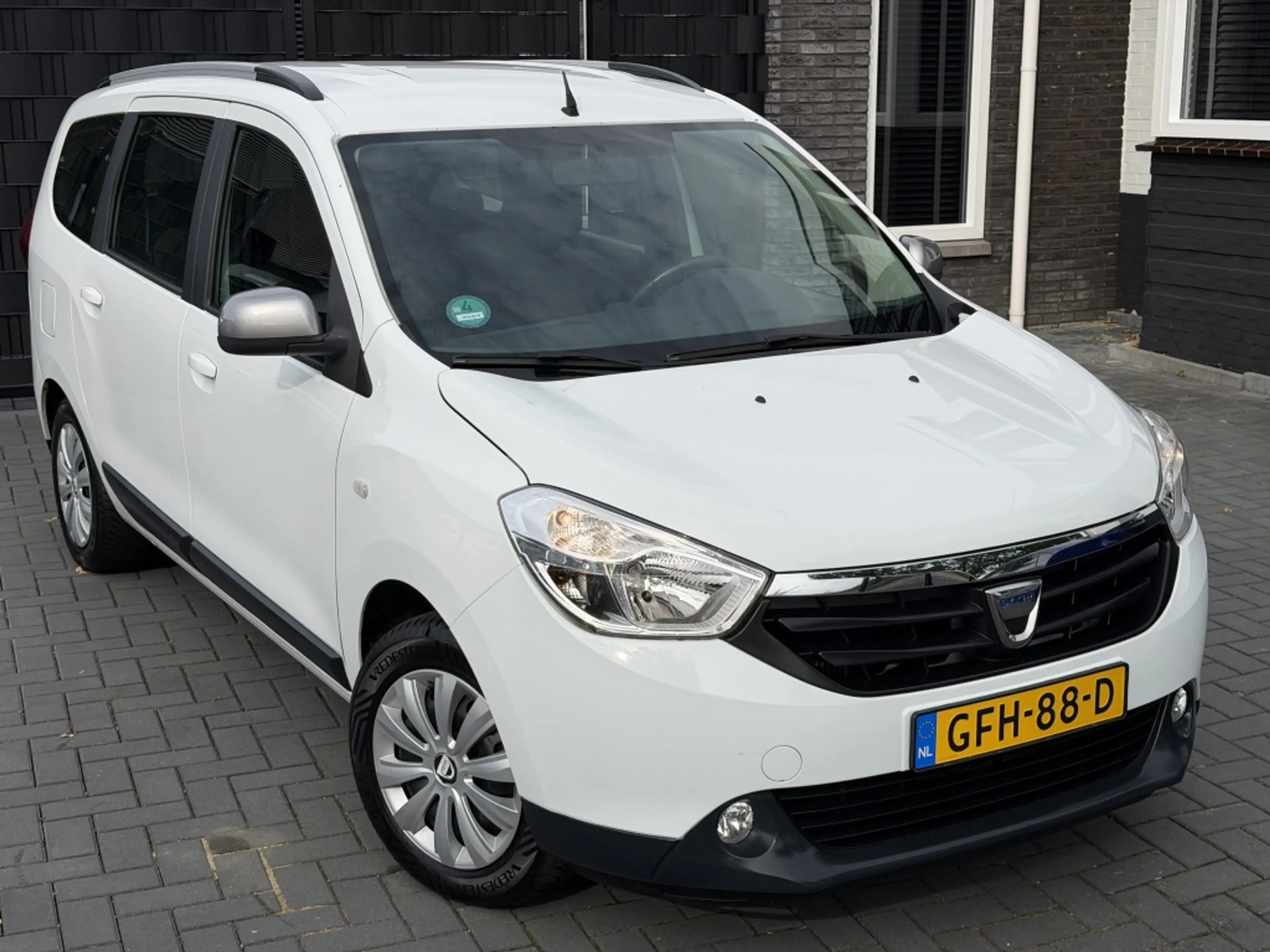 Dacia Lodgy 1.2 TCe Lauréate 7p. — photo 8