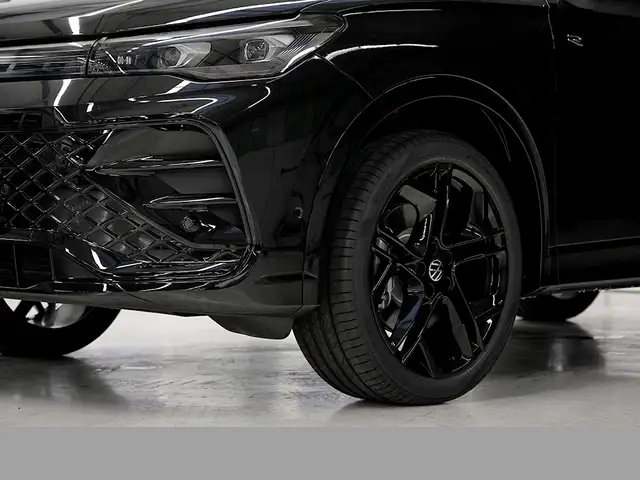 Volkswagen Tiguan view 5