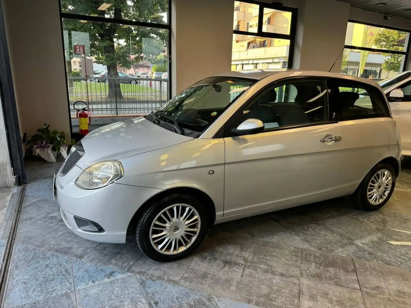 Lancia Ypsilon 1.2 8v Argento Blanc - 1