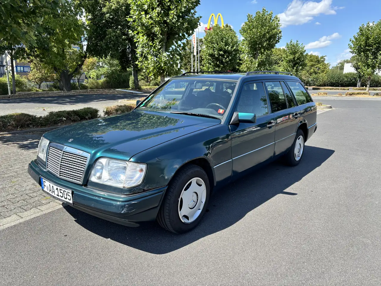Mercedes-Benz E 200 TÜV bis 2/2028*elektr. Fensterheber*Schiebedach, foto 1