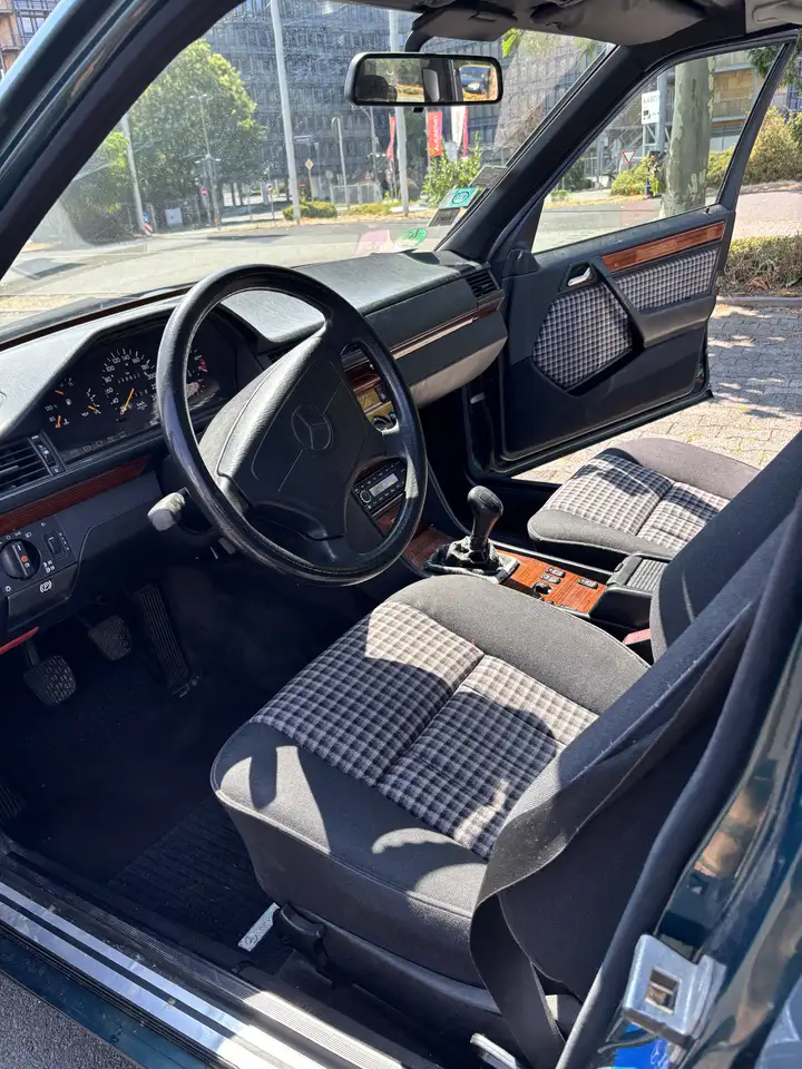 Mercedes-Benz E 200 TÜV bis 2/2028*elektr. Fensterheber*Schiebedach, foto 10