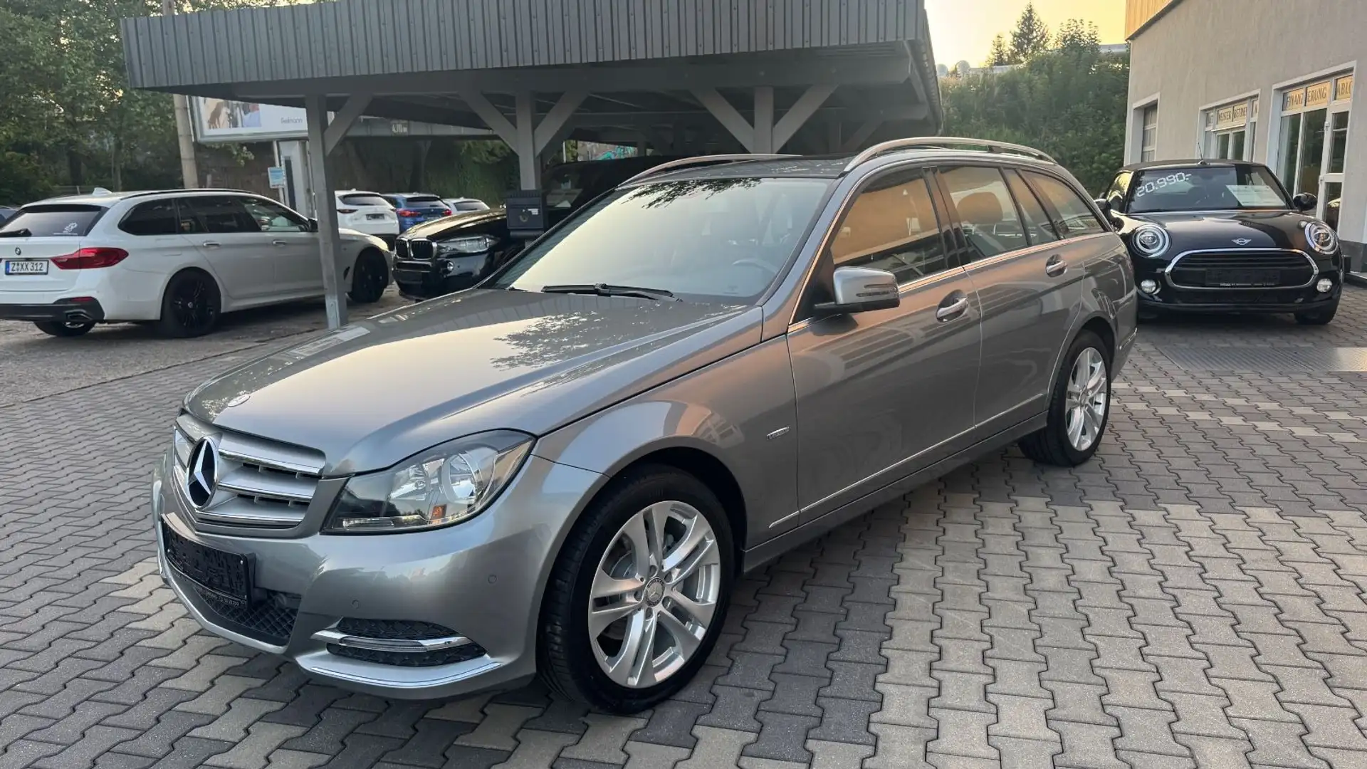 Mercedes-Benz C 180 T Autom Navi Schiebedach AHK Silber - 2