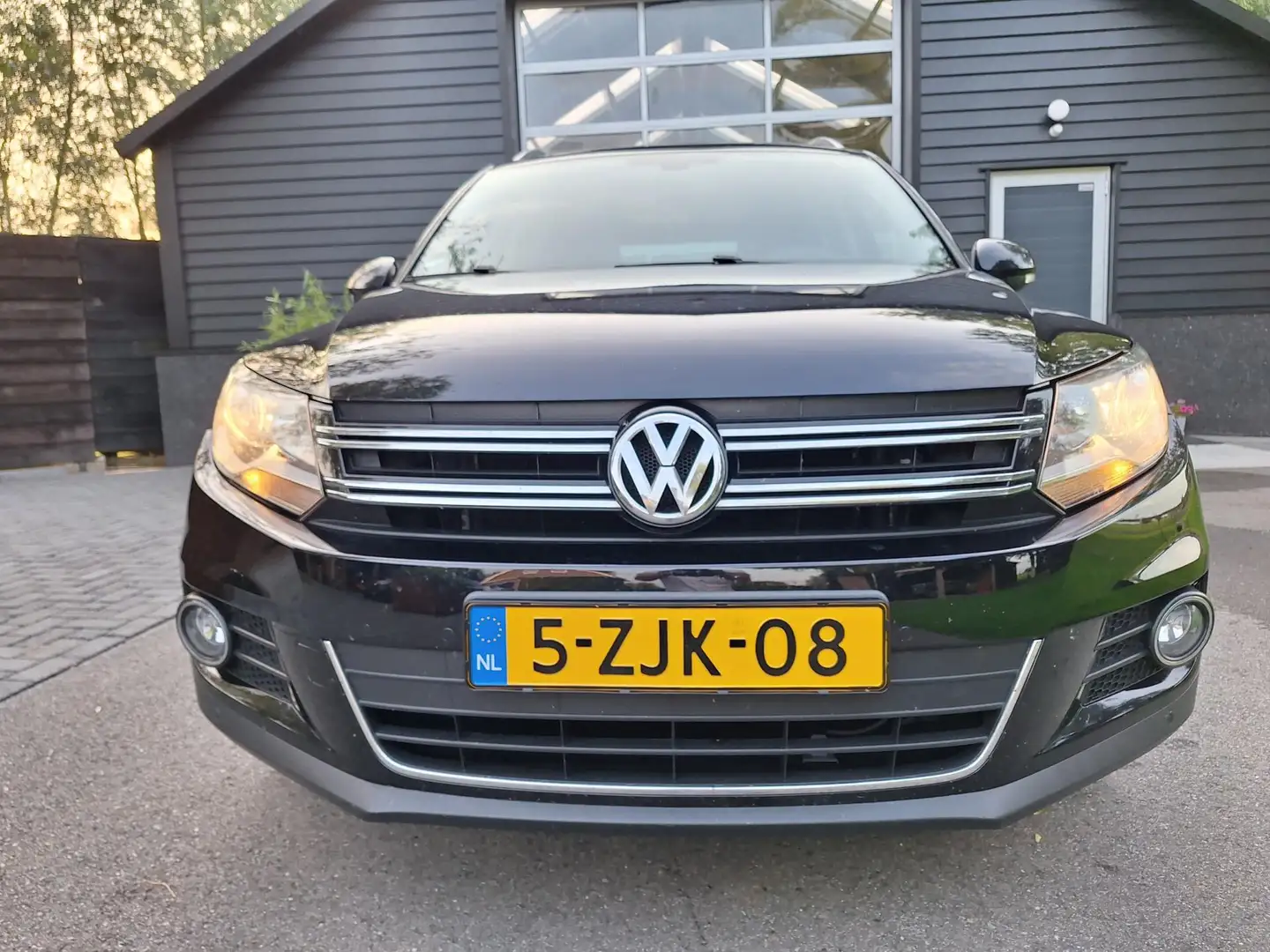 Volkswagen Tiguan 1.4 TSI Sport&Style Full-Map Navi. Climate-Control Zwart - 2