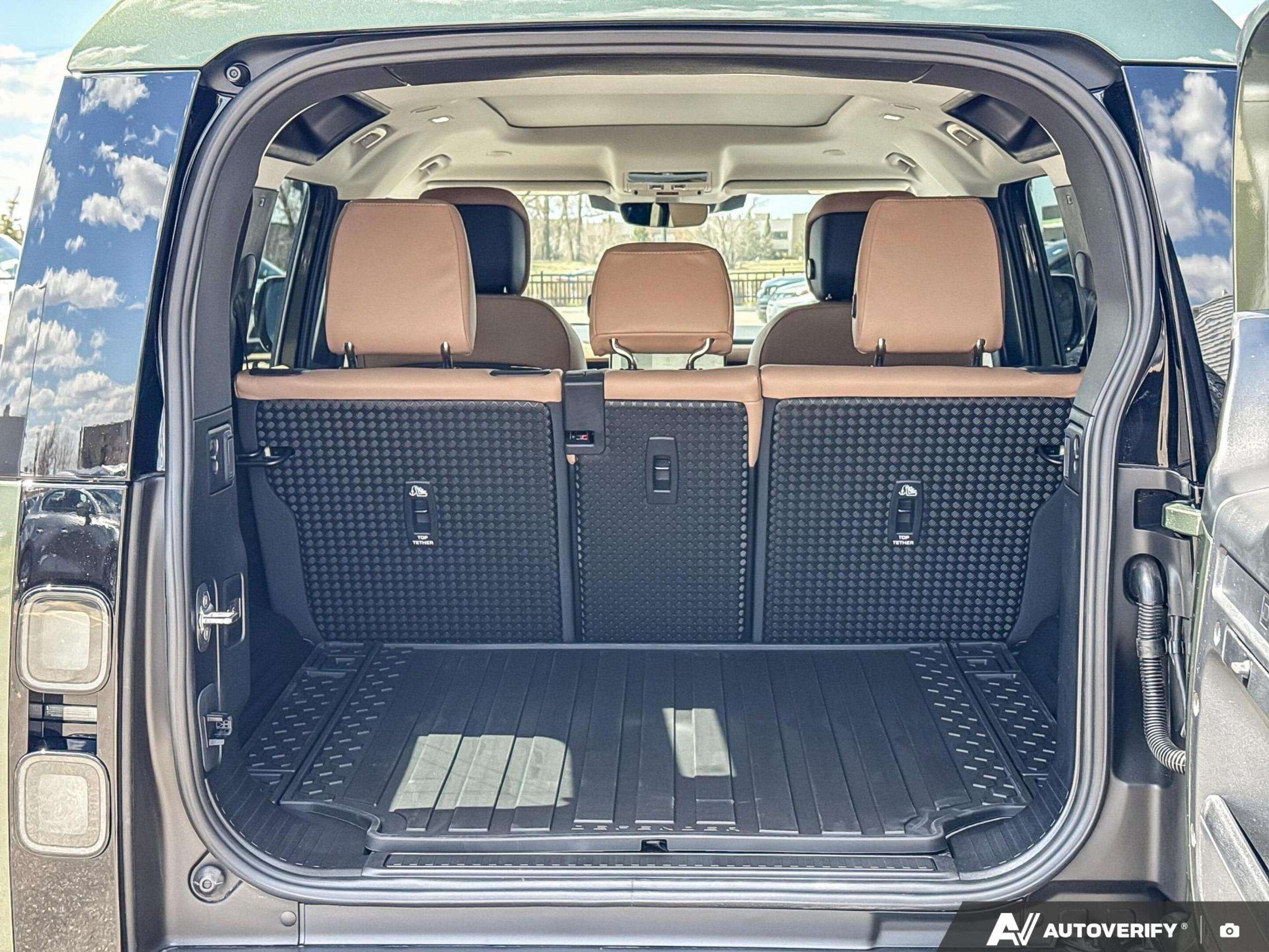 2026 Land Rover Defender 110 P300 S thumb 13
