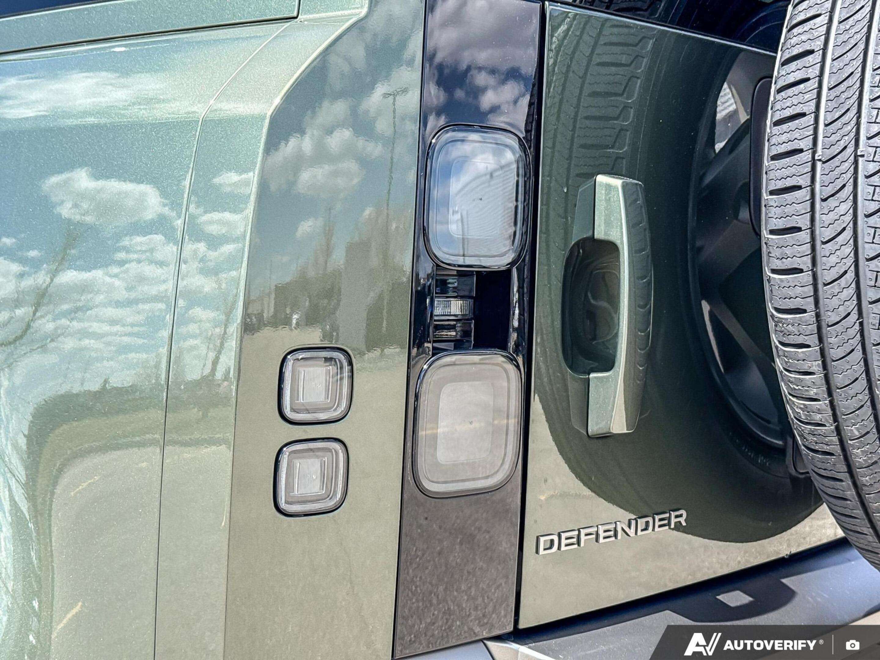 2026 Land Rover Defender 110 P300 S thumb 12