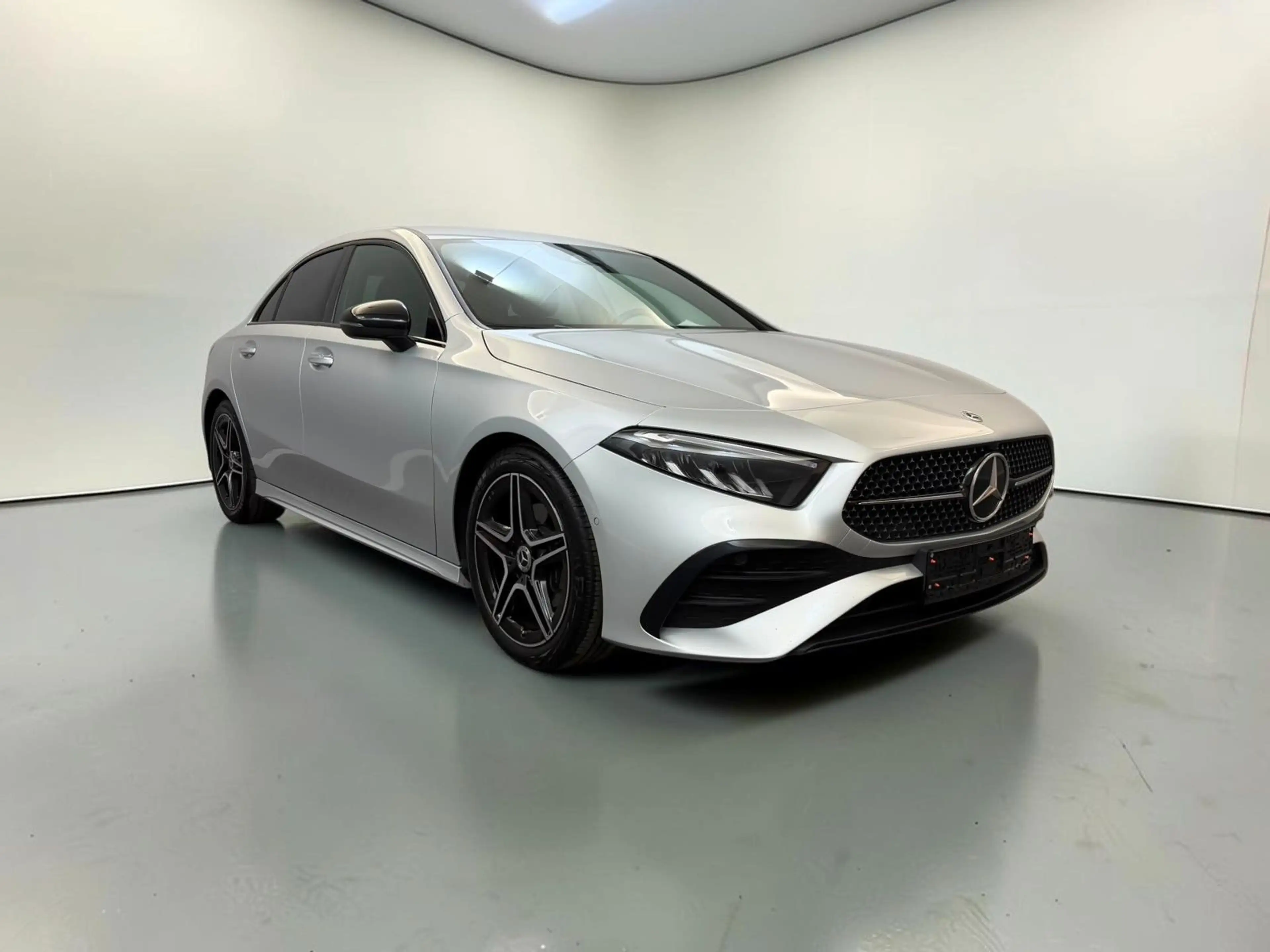 Mercedes-Benz A 200 d Limo AMG Line WIDE*LED*KAM*AHK*NIGHT*KEYL — photo 3
