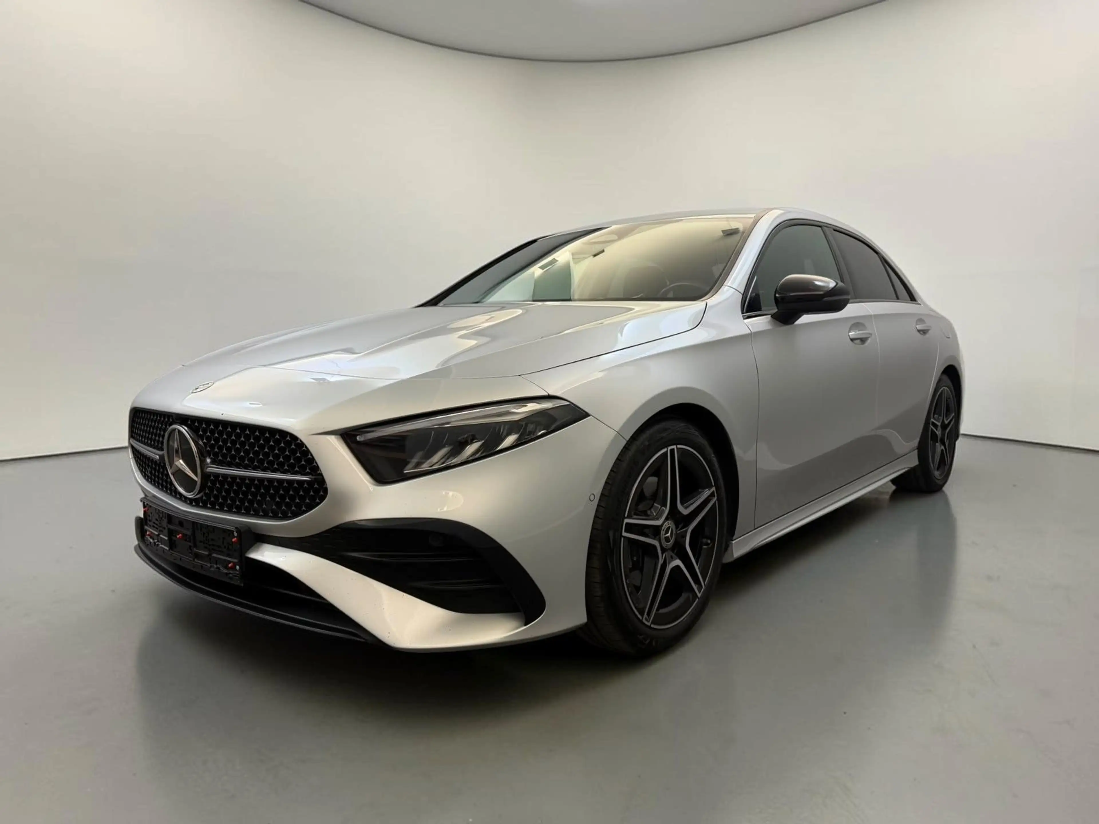 Mercedes-Benz A 200 d Limo AMG Line WIDE*LED*KAM*AHK*NIGHT*KEYL