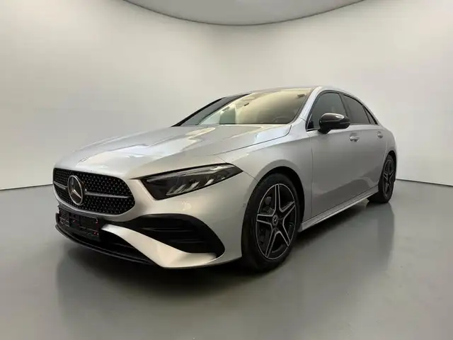 Mercedes-Benz A 200 d Limo AMG Line WIDE*LED*KAM*AHK*NIGHT*KEYL