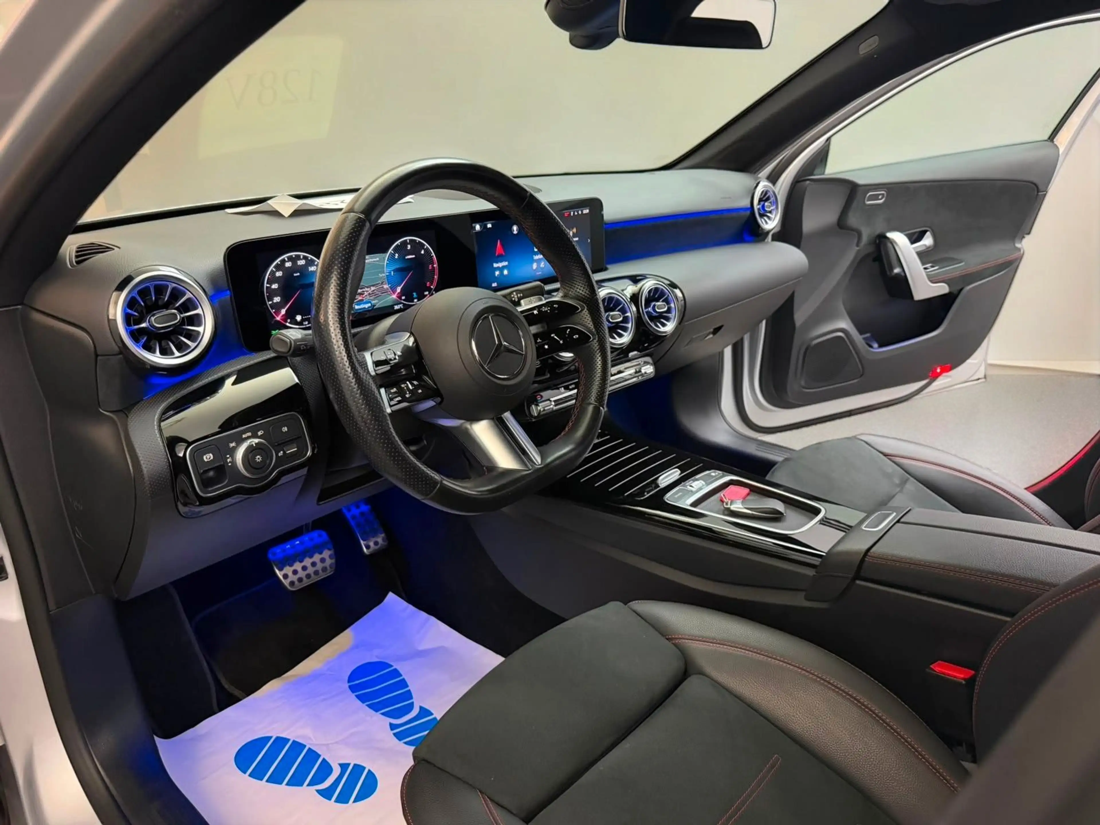Mercedes-Benz A 200 d Limo AMG Line WIDE*LED*KAM*AHK*NIGHT*KEYL — photo 9