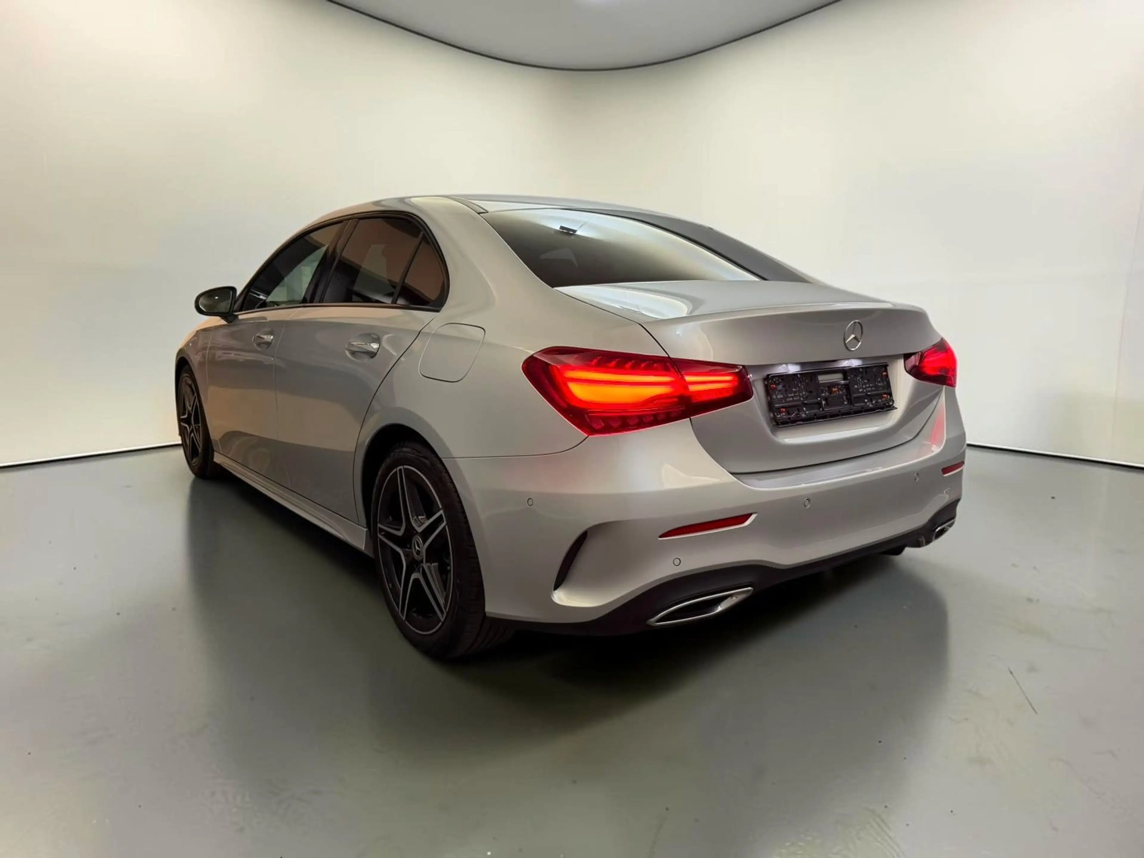 Mercedes-Benz A 200 d Limo AMG Line WIDE*LED*KAM*AHK*NIGHT*KEYL — photo 5