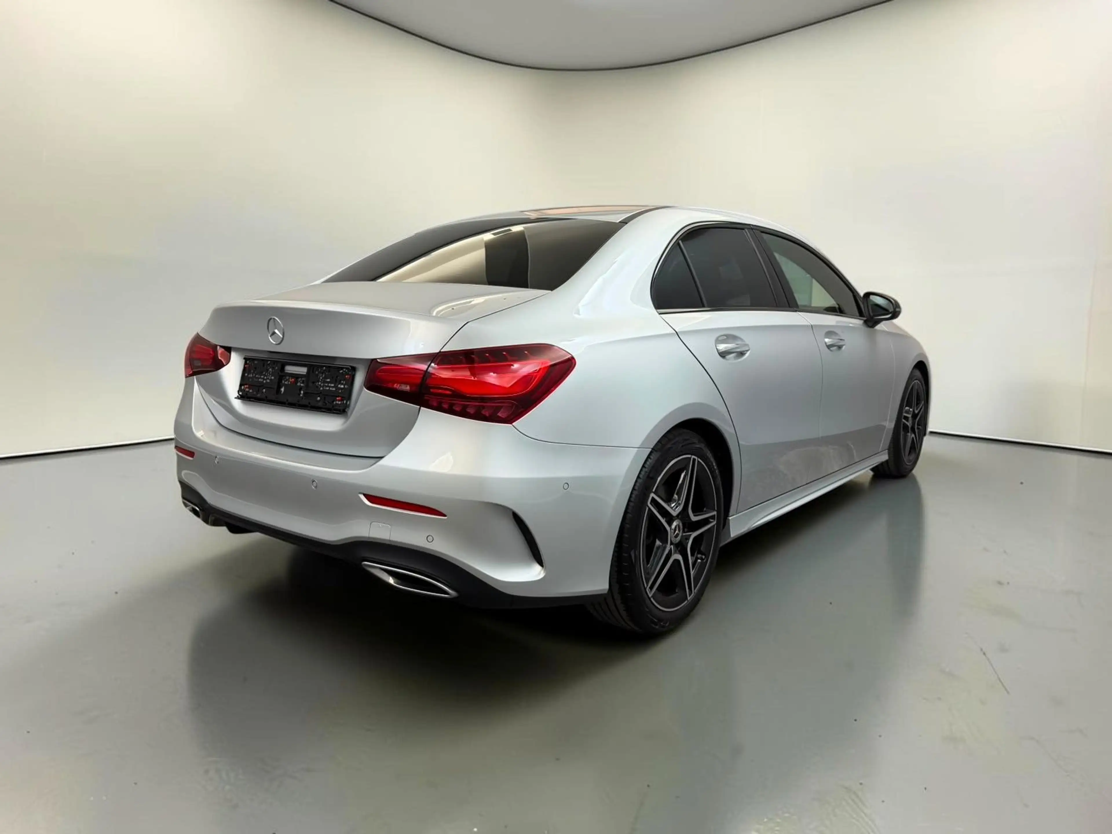 Mercedes-Benz A 200 d Limo AMG Line WIDE*LED*KAM*AHK*NIGHT*KEYL — photo 7