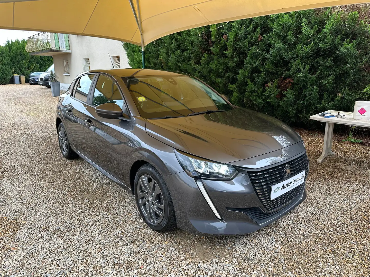 Peugeot 208 1.5 BlueHDI 100ch Active Business 5 portes 2021 Grijs - 1
