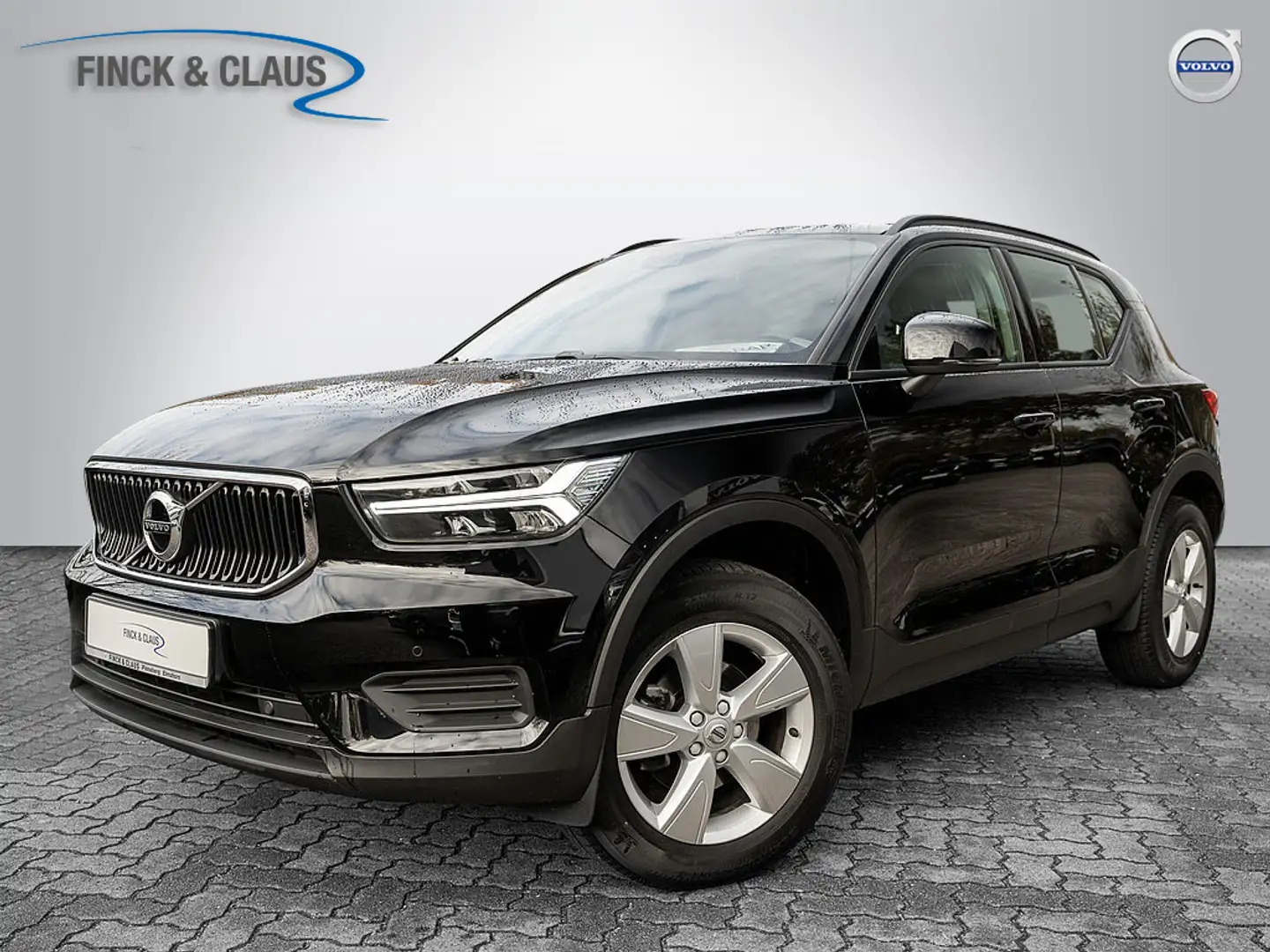 Volvo XC40 T3 Momentum Core Schwarz - 1