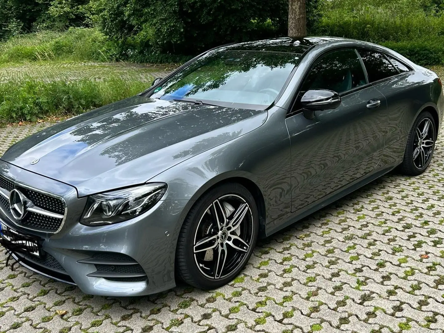 Mercedes-Benz E 300 Coupe AMG Line 9G-TRONIC Grau - 1