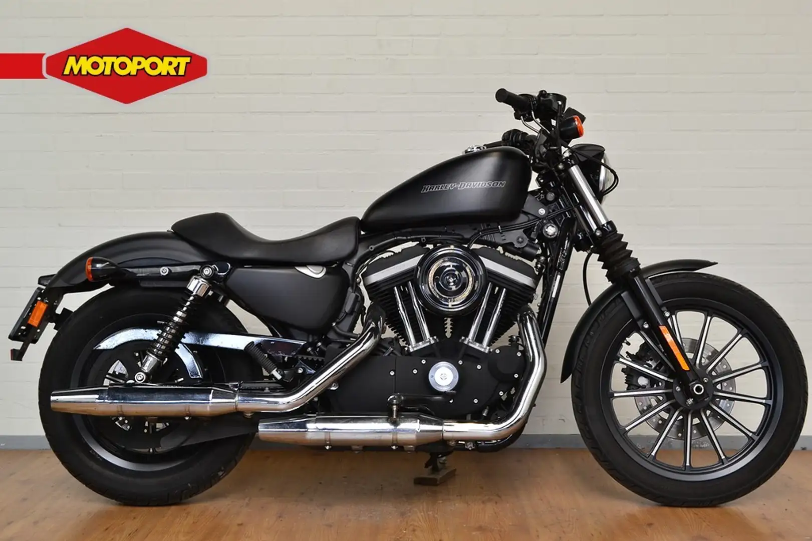 Harley-Davidson XL 883 IRON Fekete - 1